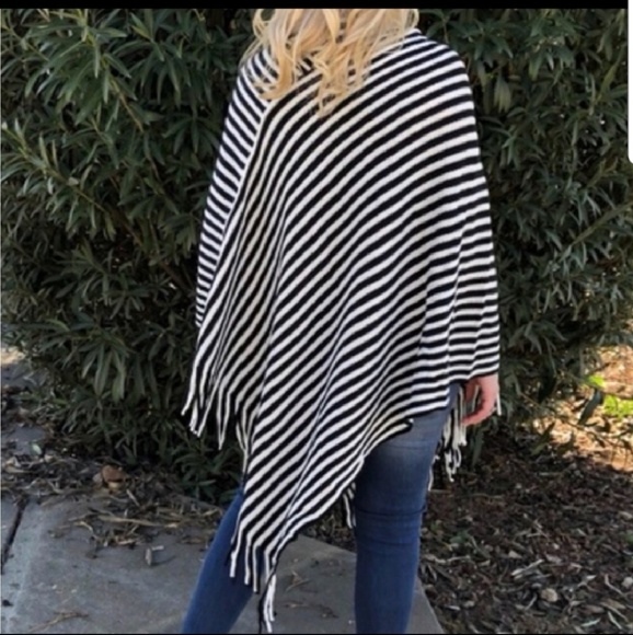 🤩 BLACK & IVORY STRIPED PONCH-1 LEFT - Picture 4 of 4
